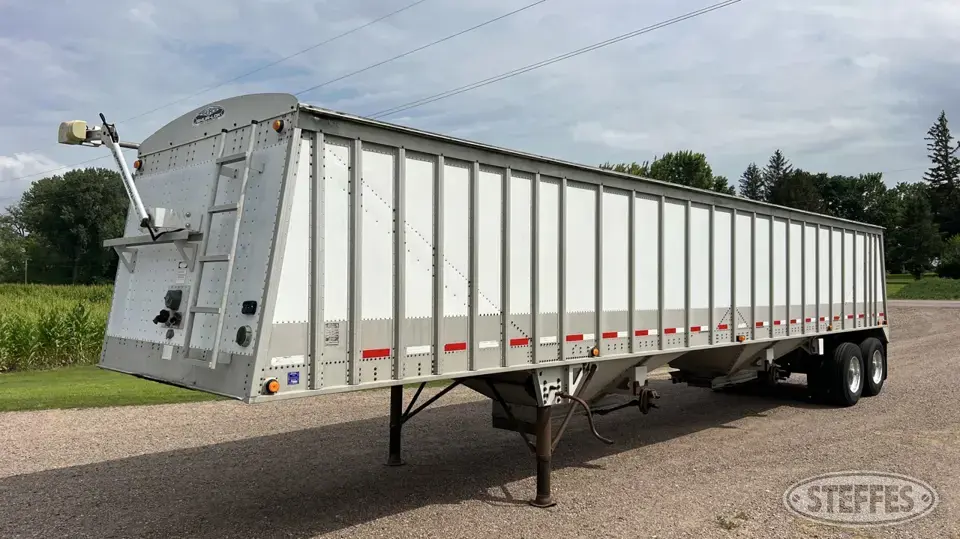 2005 Cornhusker Ultra-Lite Hopper Bottom Trailer