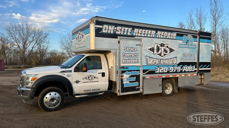 2014 Ford F-550 XLT Single Axle Boxed Truck