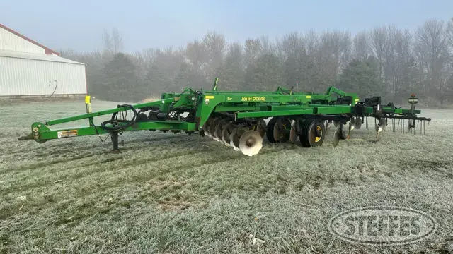 2005 John Deere 2700
