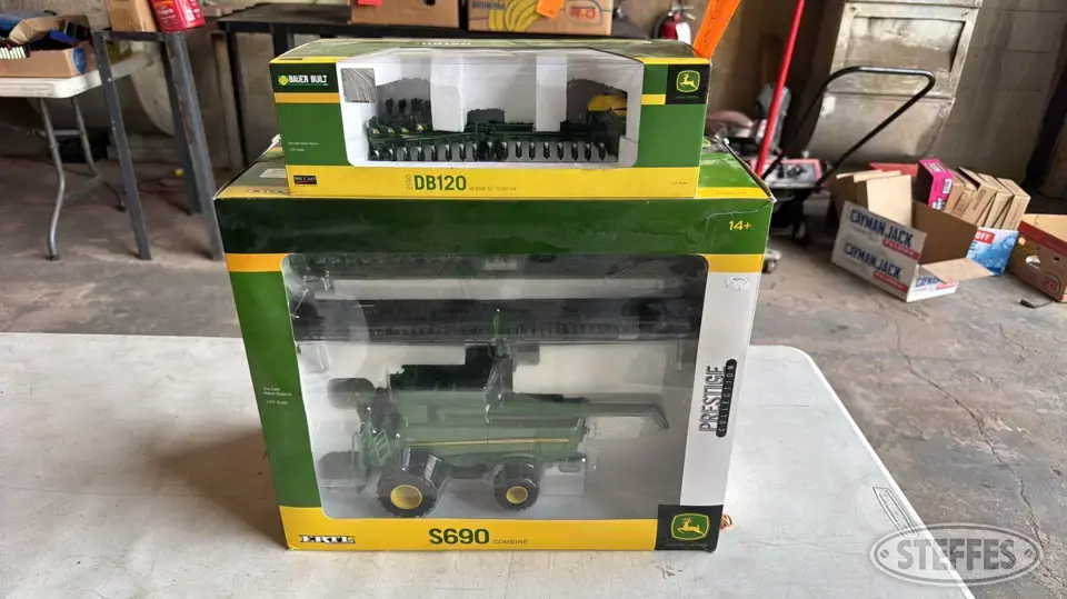 John Deere S690 Toy