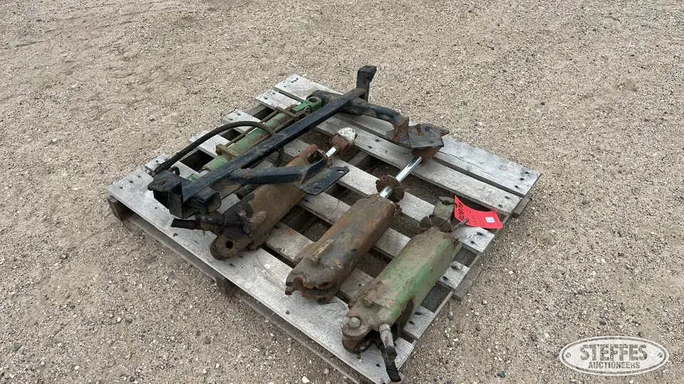 (4) Hyd. cylinders Farm Support Item