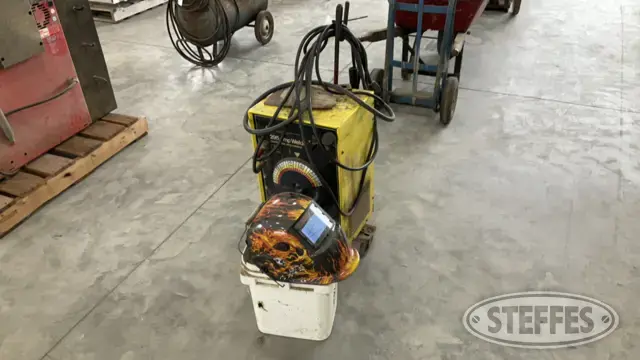 John Deere 295 Amp Welder