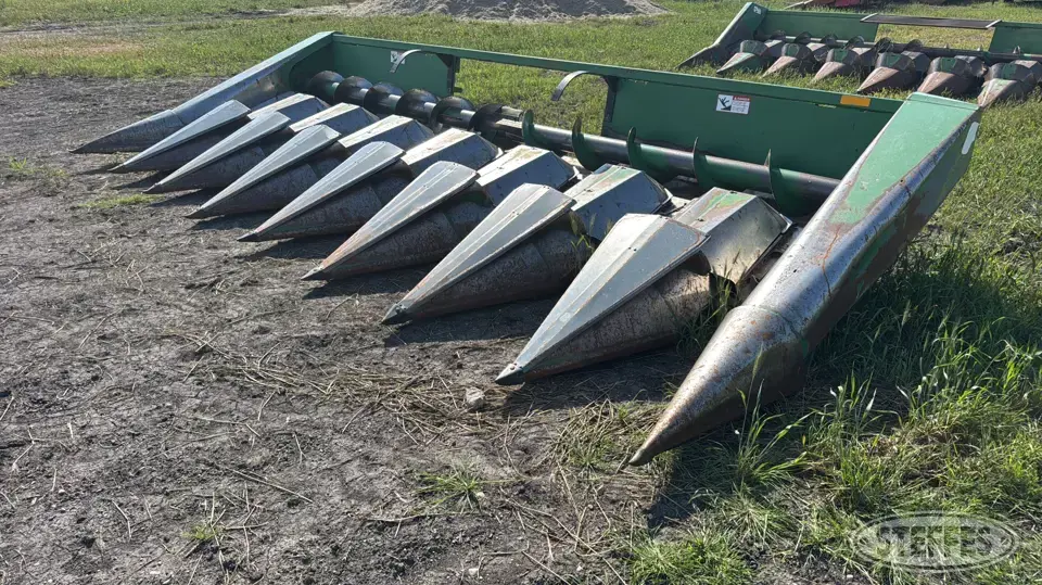 John Deere 843 Corn Head
