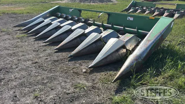John Deere 843