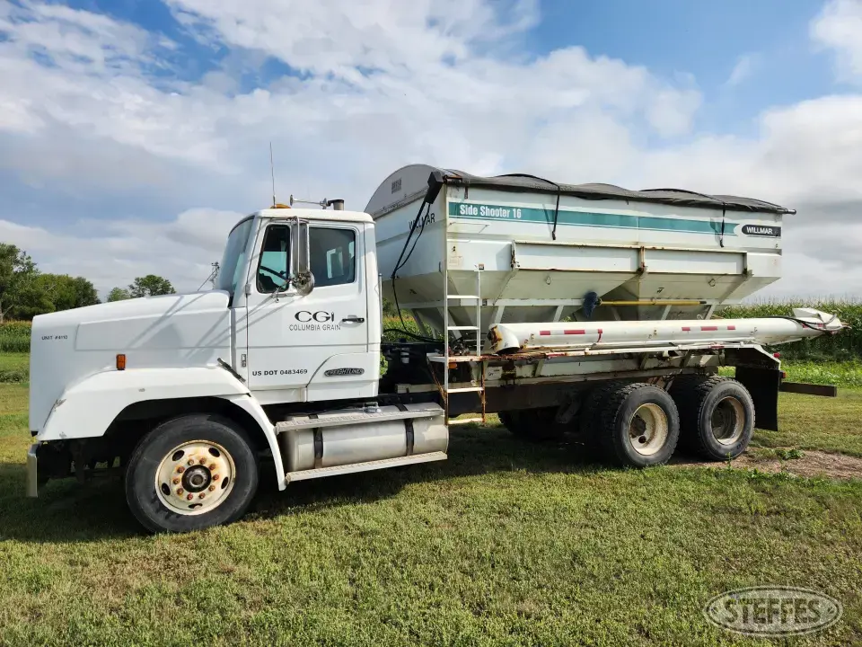1991 Freightliner FLC Tender Truck