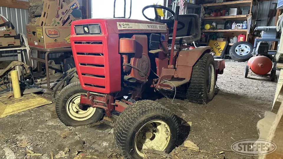 Wheel Horse Lawn Tractor