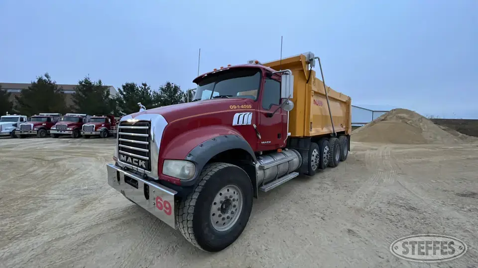 2009 Mack GU713 Dump Truck