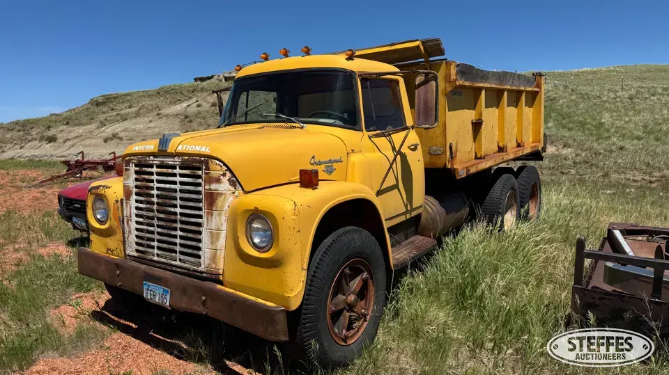 1970 International Loadstar 1800 Dump Truck