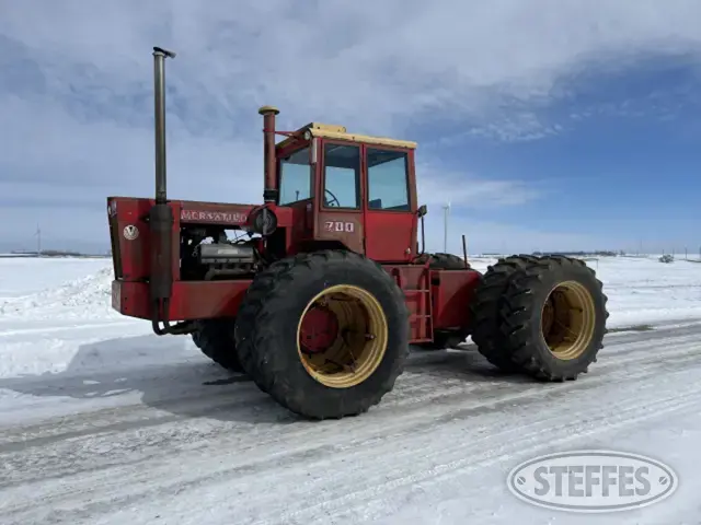 1972 Versatile 700