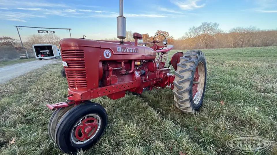 1952 Farmall Super M 2WD Tractor
