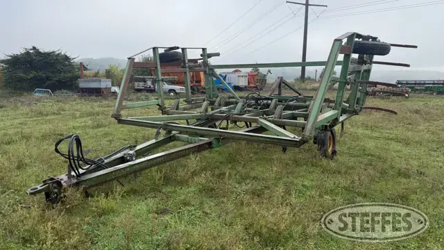 John Deere 1610