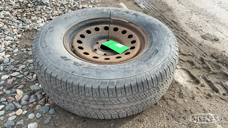 Goodyear P265/70R17 tire Truck Tire
