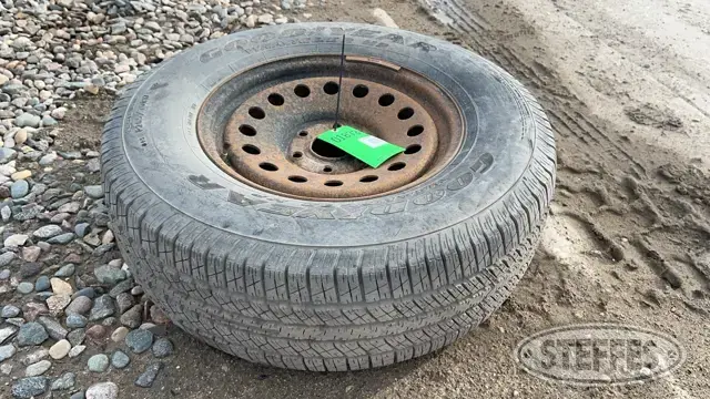 Goodyear P265/70R17 tire