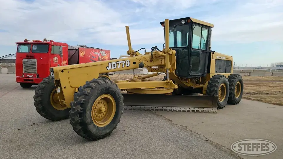 1976 John Deere 770 Motor Grader