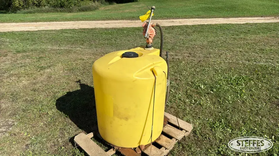 100 gal. Poly Tank