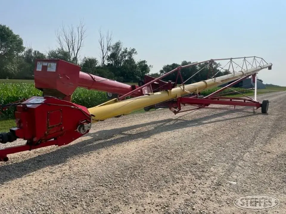 2015 Westfield MKX130-84 Swing Hopper Auger