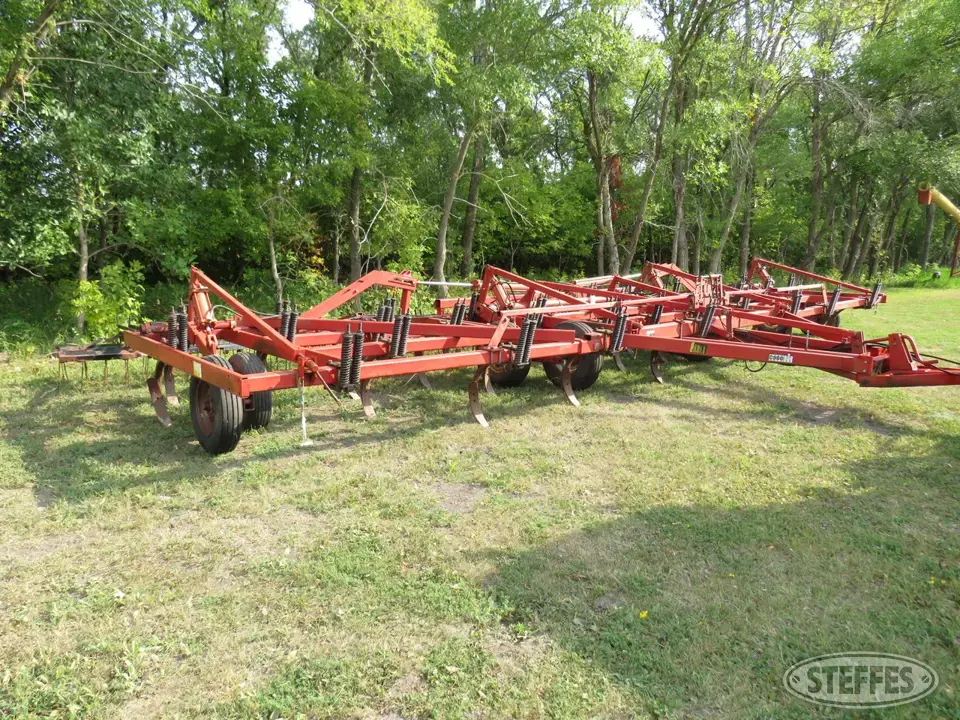 Case IH 5600 Chisel Plow