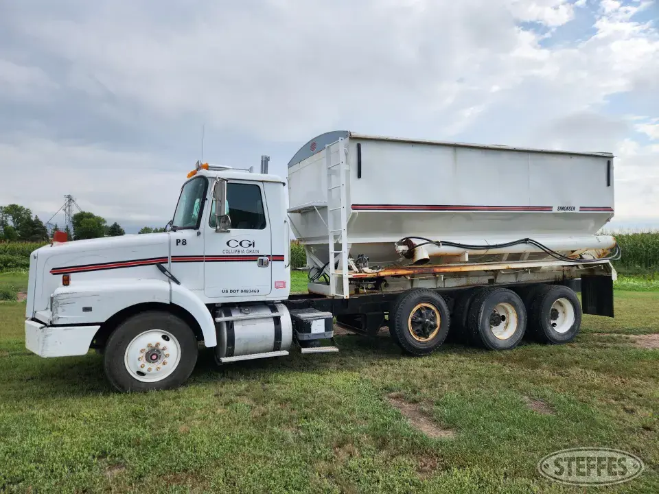 1995 Volvo WCA Tender Truck