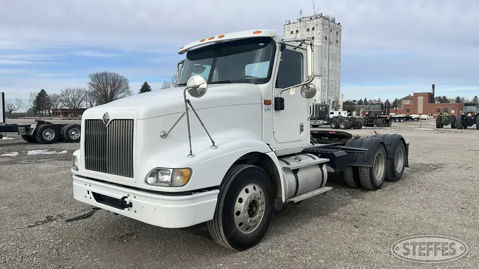 2005 International 9400i Conventional Truck without Sleeper
