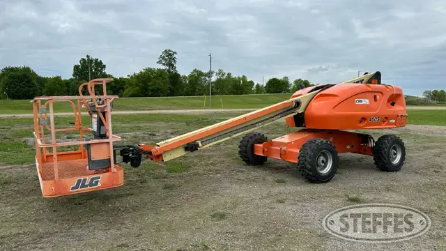 2012 JLG 400S