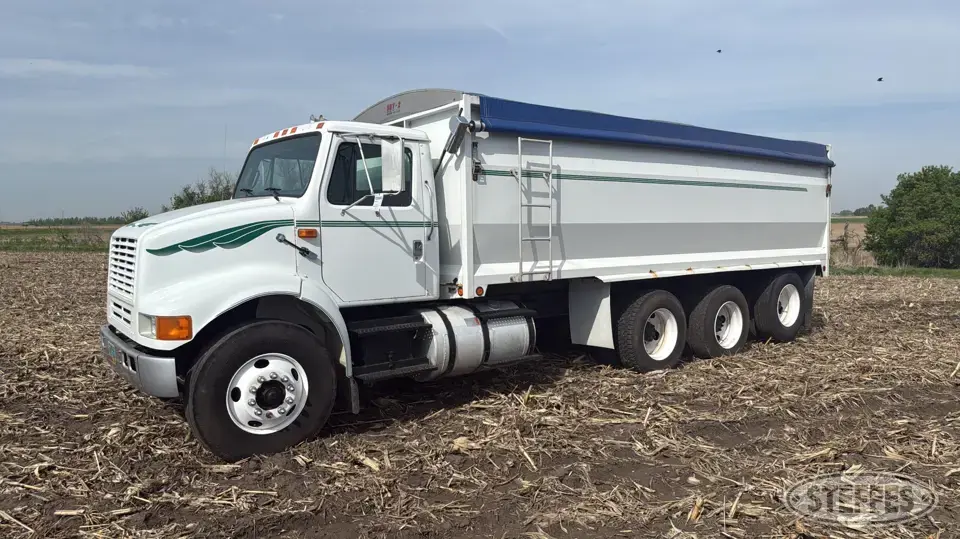 1992 International 8100 Tri-Axle Boxed Truck