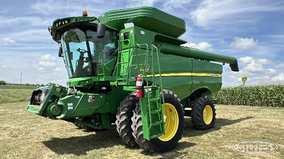 2013 John Deere S660 Combine