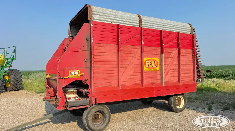 Gehl BU710 Forage Wagon