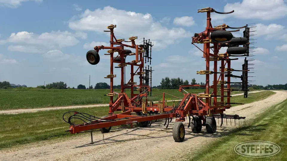 1996 Bourgault 9200 Chisel Plow