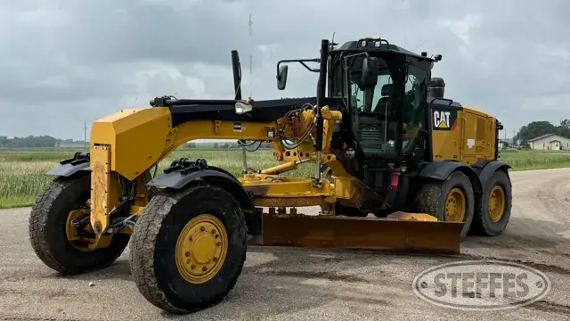 2014 CAT 140M2