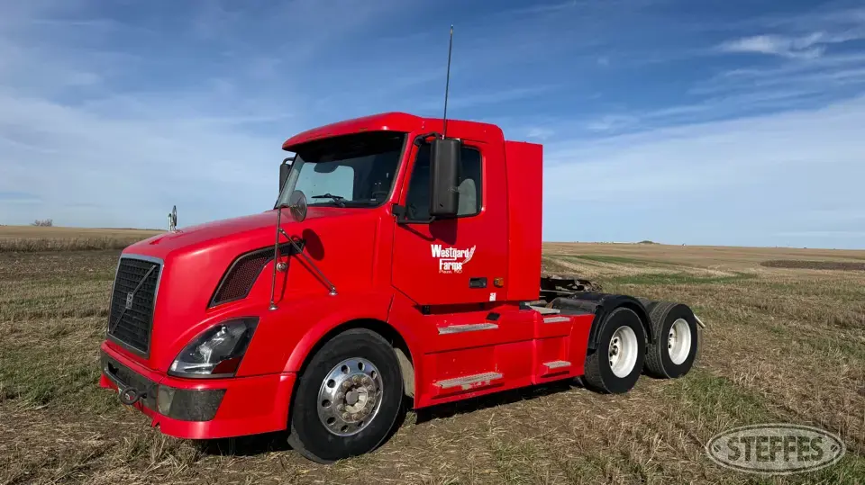 2007 Volvo VNL Conventional Truck without Sleeper