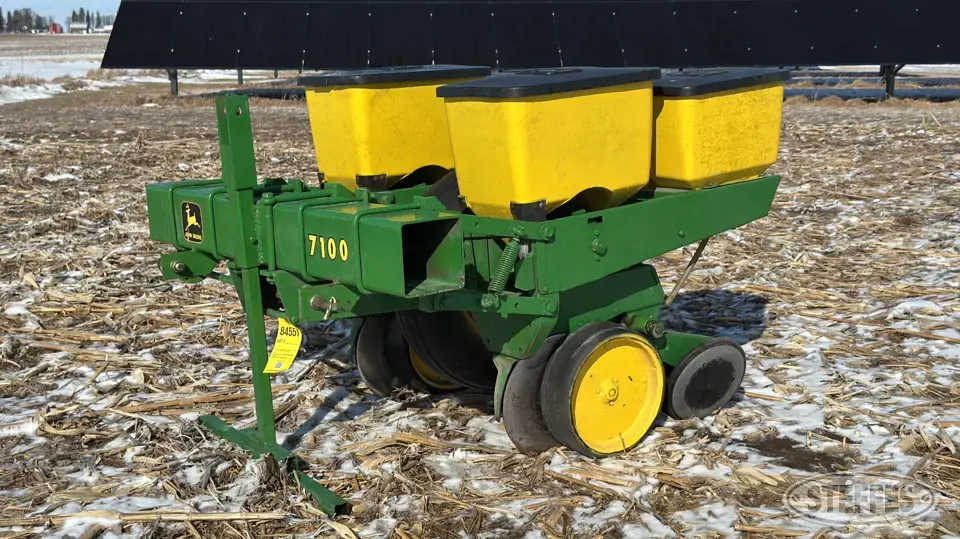 John Deere 7100 Less Than 12 Row Planter