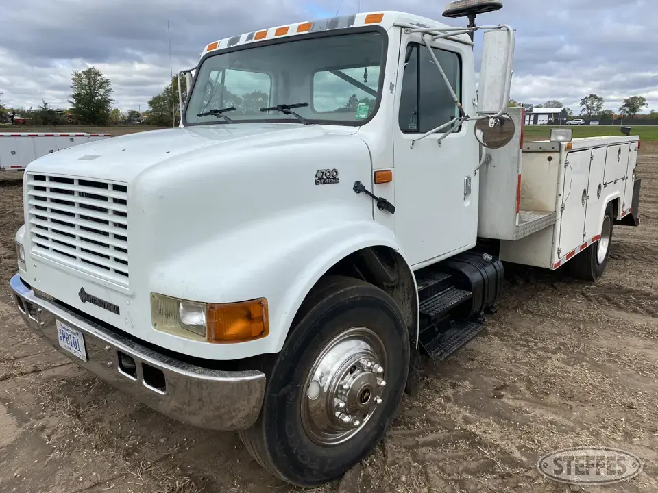 2001 International 4700 Boom Truck