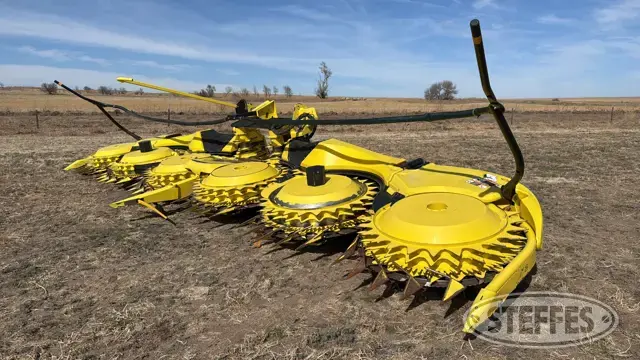 2024 John Deere 772