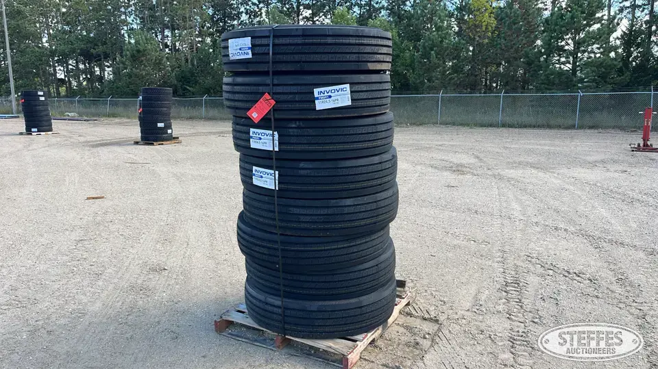 (8) Invovic FM591 11R24.5 tires Truck Tire
