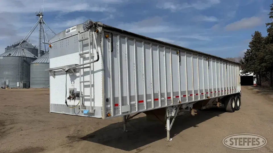 2006 Cornhusker 800 Ultra-Lite Hopper Bottom Trailer