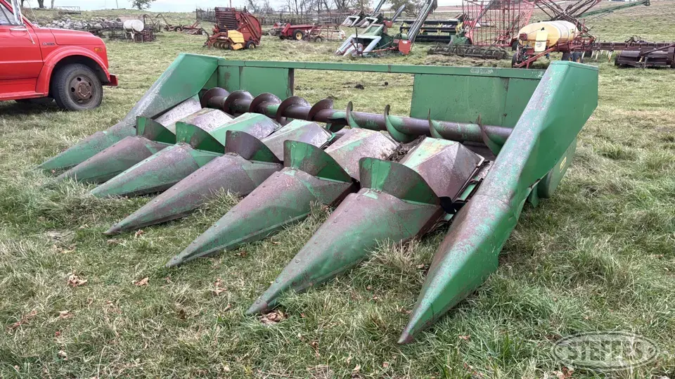 John Deere 643 Corn Head
