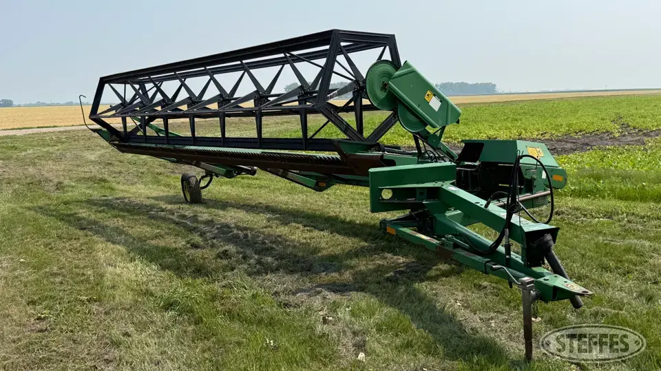 John Deere 590 Pull-Type Swather