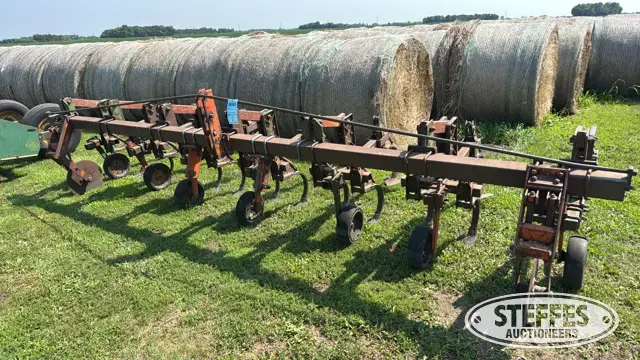 Glencoe row crop cultivator