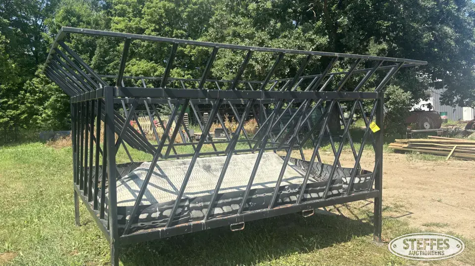Round bale feeder Livestock Equipment-Other