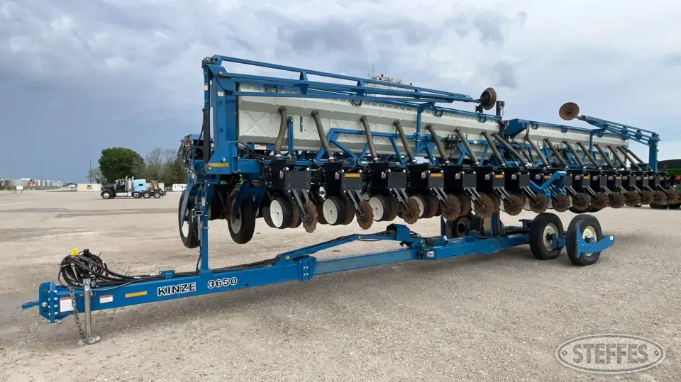 2006 Kinze 3650 12 or More Row Planter