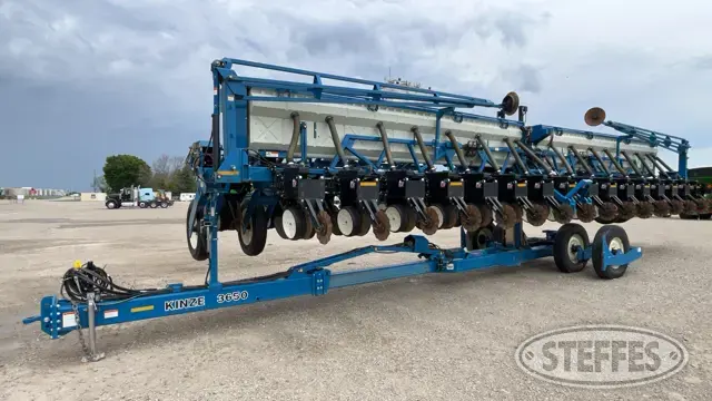 2006 Kinze 3650