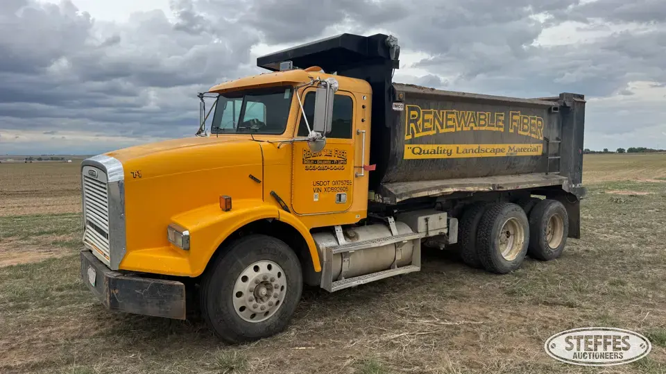 1999 Freightliner FLD112SD Dump Truck