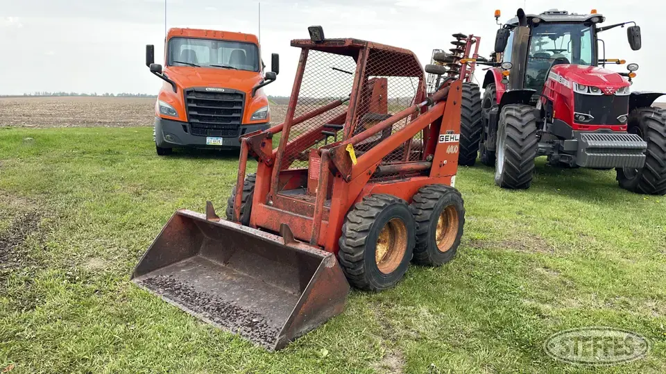 Gehl 4400 Wheeled Skid Steer