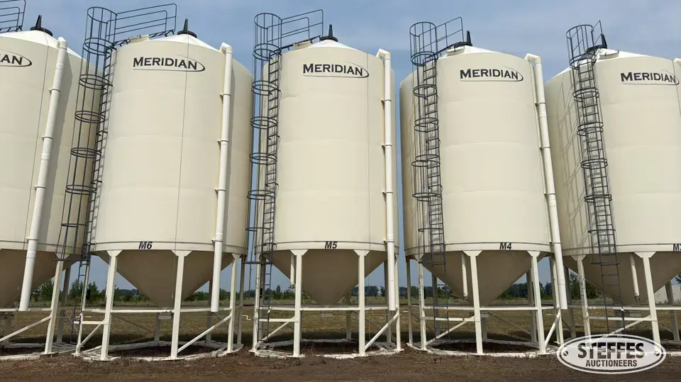 2014 Meridian M1620-40 Hopper Bin