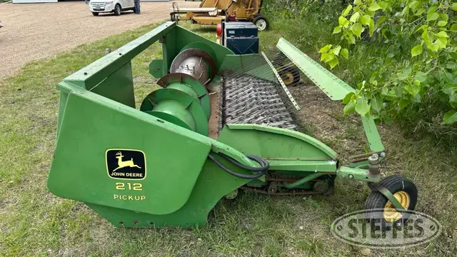 John Deere 212