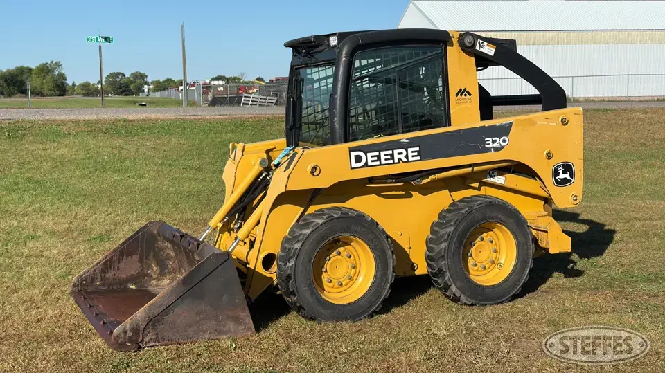 2007 Deere 320 Wheeled Skid Steer