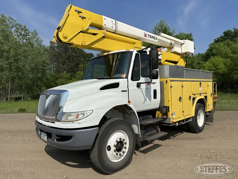 2010 International Boom Truck