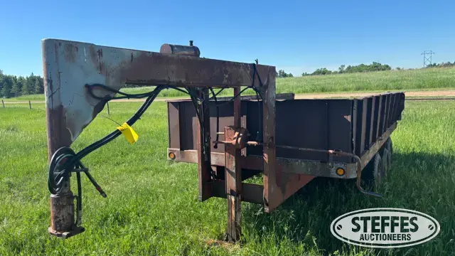 Shop-built hyd. dump trailer