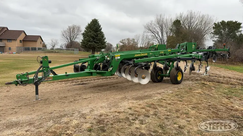 2011 John Deere 2700 Ripper
