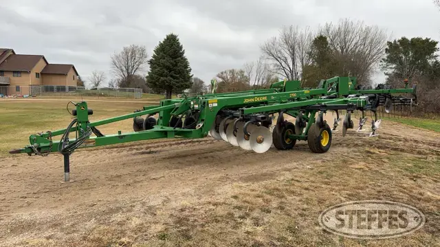 2011 John Deere 2700
